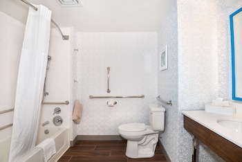 Room, 1 King Bed, Accessible, Bathtub