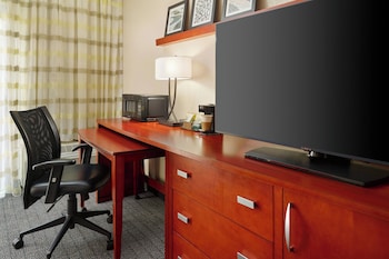 Room, 1 King Bed (Mobility/Hearing Accessible, Tub)