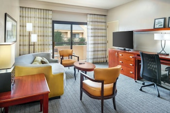 Suite, 1 Bedroom, Courtyard View (Balcony)