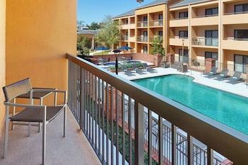 Room, 2 Queen Beds, Courtyard View