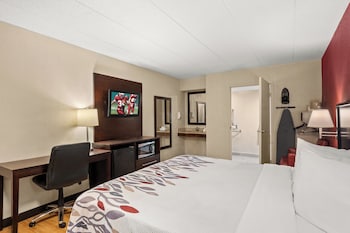 Deluxe Room, 1 King Bed (Roll-In Shower, Smoke Free)