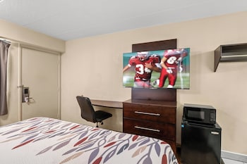Deluxe Room, 1 King Bed (Smoke Free)