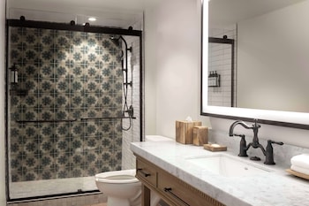 Suite, Patio