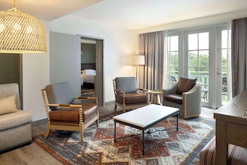 Suite, Balcony (Hill Country)