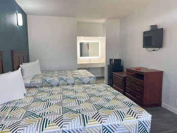 Deluxe Room, 2 Queen Beds, Smoking, Refrigerator & Microwave