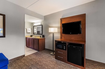 Suite, 2 Queen Beds, Refrigerator & Microwave, Poolside (1st Floor)