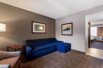 Suite, 2 Queen Beds, Refrigerator & Microwave, Poolside (1st Floor)