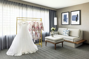 Deluxe Room, 1 King Bed with Sofa bed