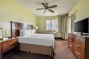 2 BEDROOM OCEANFRONT 1 KG 2 TWNS OR 1QN SUITE