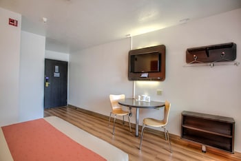 Standard Room, 1 Queen Bed, Non Smoking, Refrigerator & Microwave