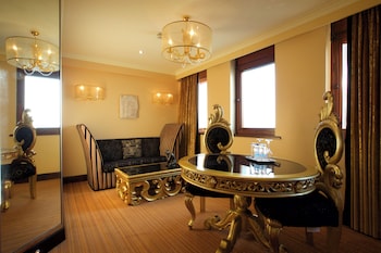 Junior Suite, 1 King Bed, Non Smoking