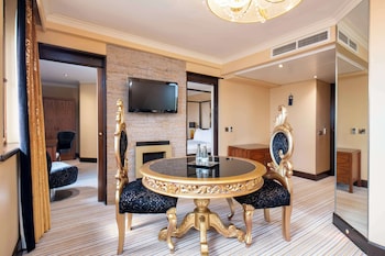 Junior Suite, 1 King Bed, Non Smoking