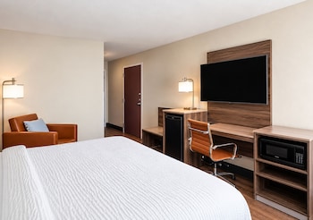 Standard Room, 1 King Bed, Accessible (Mobility)