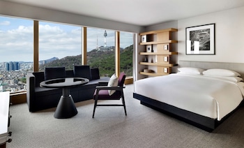 Room, 1 King Bed, Corner