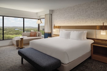1 King Bed, Partial Lake View Corner