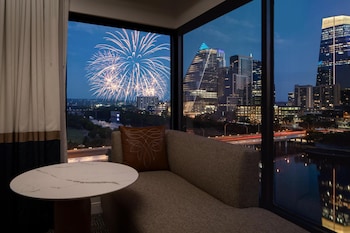 1 King Bed, Lake View Corner