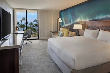Room, 1 King Bed with Sofa bed, Balcony (Oceanfront)