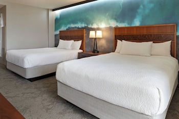 Room, 2 Queen Beds, Mountain View (Balcony)