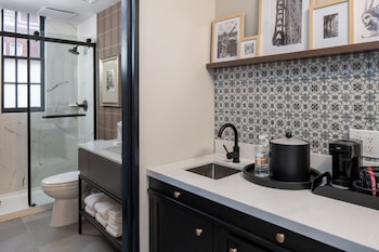 Suite, 1 Bedroom, Corner