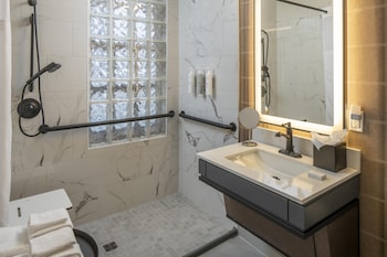 Room, 1 King Bed, Accessible (Mobility, Hearing, Roll-In Shower)
