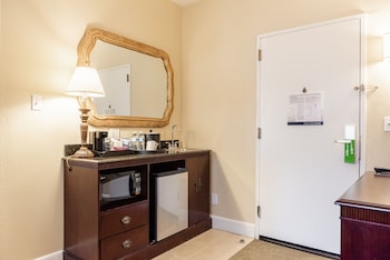 Suite, 2 Queen Beds, Accessible, Non Smoking