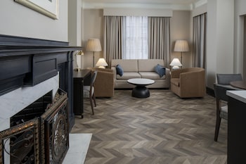 Suite, 1 King Bed, Fireplace