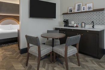 Suite, 1 King Bed, Fireplace