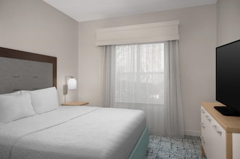 Suite, 1 Queen Bed with Sofa bed, Mobility Accessible, Microwave