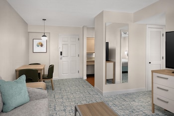 Suite, 1 Queen Bed with Sofa bed, Mobility Accessible, Microwave
