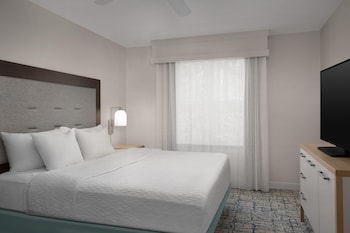 Suite, 1 King Bed with Sofa bed, Mobility Accessible, Microwave