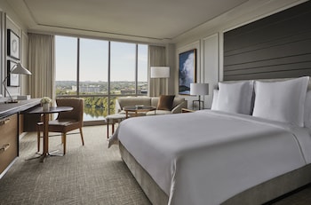 Room, 1 King Bed (Lake Side)