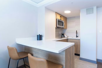 Standard Suite, 1 King Bed (Kitchenette, South Tower)