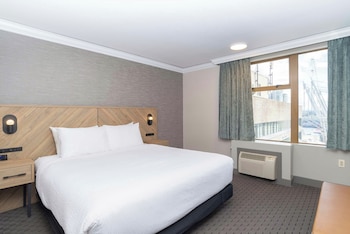 Standard Suite, 1 King Bed (Kitchenette, South Tower)