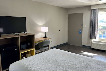 Double Room, Smoking