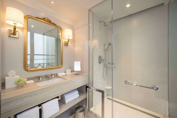 Deluxe Suite (View)