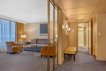 Omni Suite, 1 King bed and 1 Sofabed