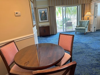 Premium Suite, 1 Bedroom, Non Smoking, Partial Ocean View