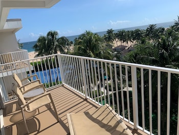 Premium Suite, 1 Bedroom, Non Smoking, Partial Ocean View