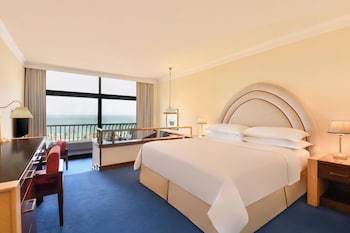 Deluxe Room, 1 King Bed, Sea View (Balcony)