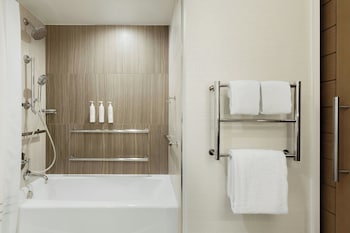 Deluxe Room, 1 King Bed, Balcony (Mobility Accessible, Tub)