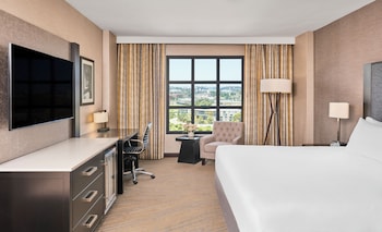 Room, 1 King Bed, Pool View