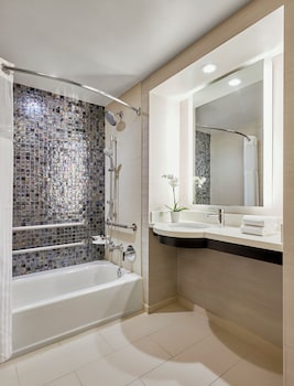 Room, 1 King Bed, Accessible, Bathtub