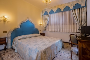 Double or Twin Room, Pool Access