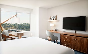 Room, 1 King Bed (Premiere, High Floor)