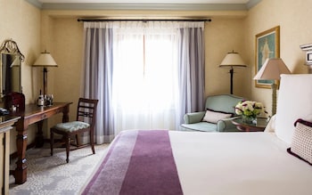 Deluxe Room, 1 Queen Bed, City View (Deluxe Town View Queen)