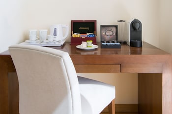 Junior Suite, Partial Sea View