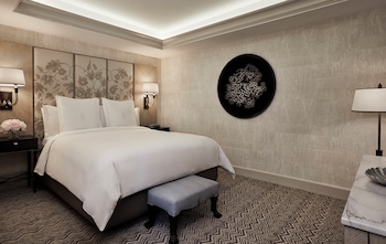 Executive Suite, 1 King Bed, Mobility Accessible, City View