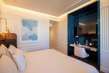 Premium Room, 1 King Bed, City View
