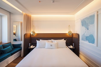 Premium Room, 1 King Bed, City View