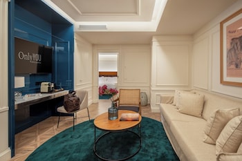 Junior Suite, Courtyard View